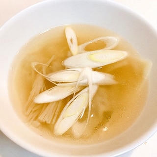 残った餃子の皮で☆手作りワンタンの中華スープ